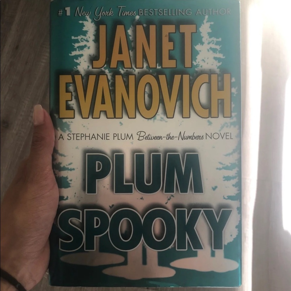 Plum Spooky by Janet Evanovich